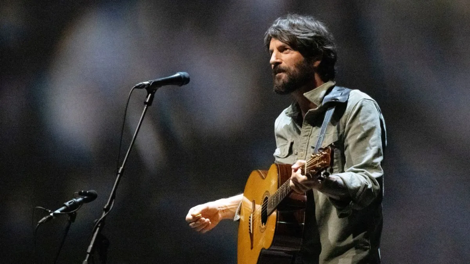 Source-supplied image for: Ray LaMontagne Collapses Onstage in Nashville, Treated for Heat-Related Dehydration